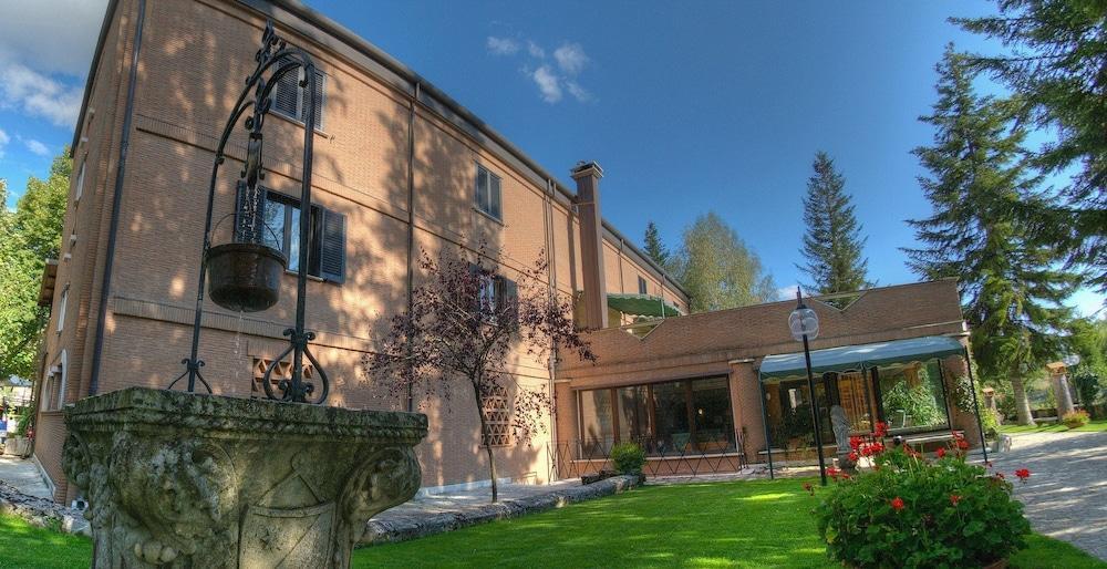 Lh Albergo Il Picchio Pescasseroli Bagian luar foto