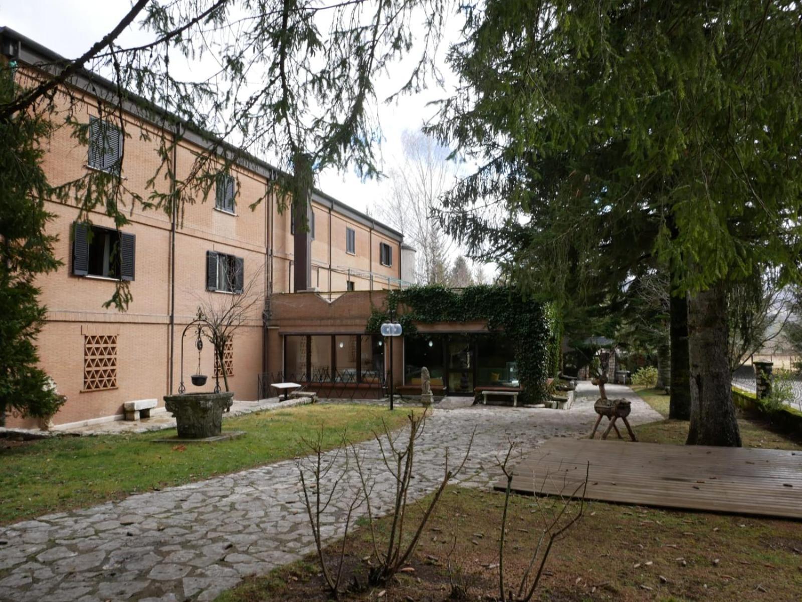 Lh Albergo Il Picchio Pescasseroli Bagian luar foto