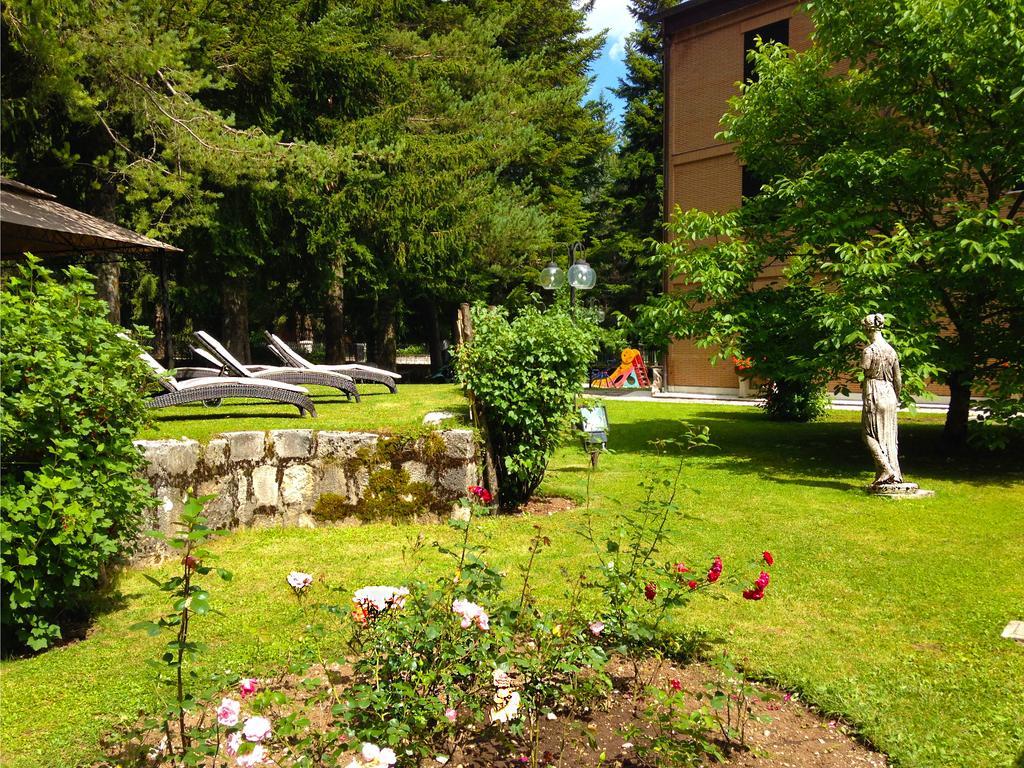 Lh Albergo Il Picchio Pescasseroli Bagian luar foto