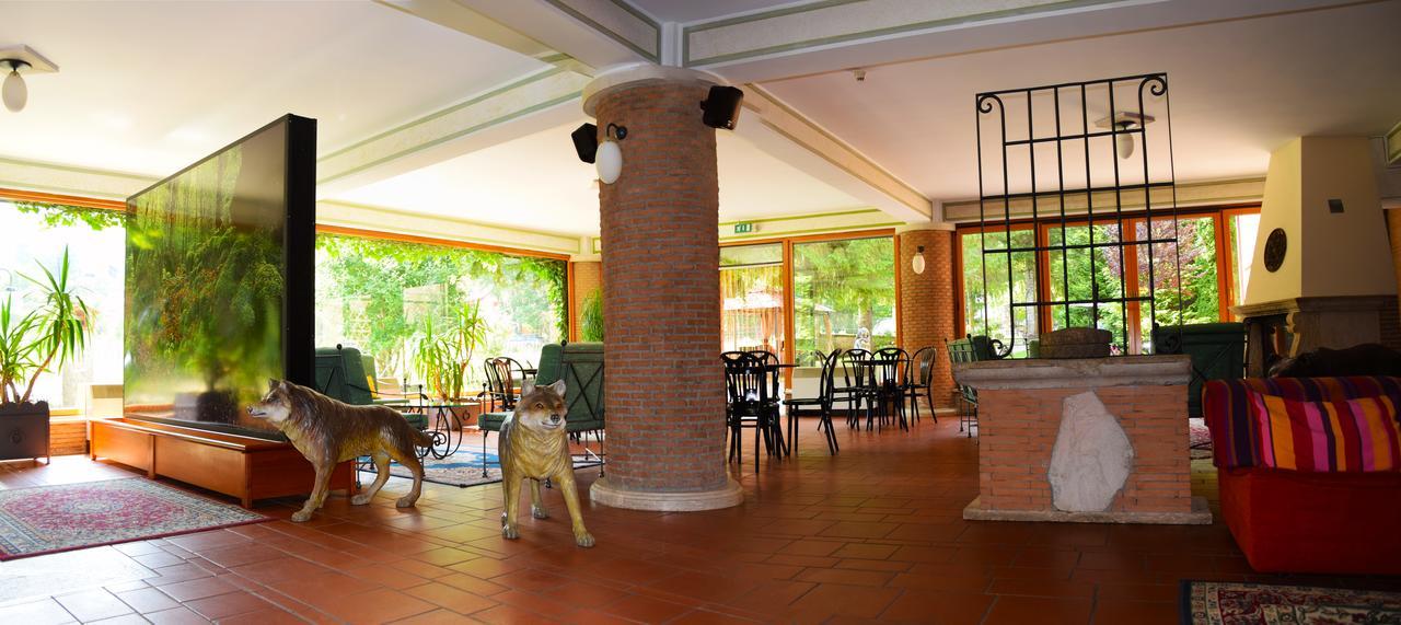Lh Albergo Il Picchio Pescasseroli Bagian luar foto