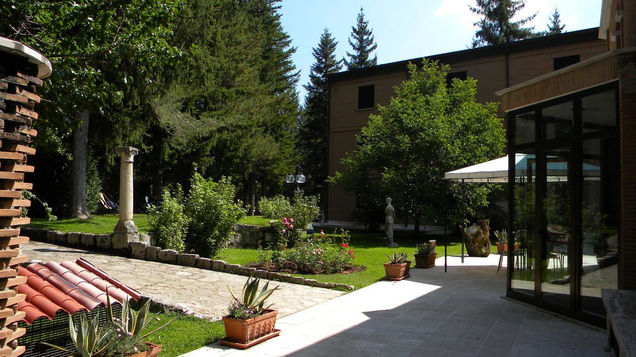 Lh Albergo Il Picchio Pescasseroli Bagian luar foto